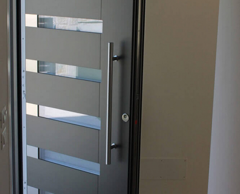 kvalitetna-vhodna-vrata-iz-aluminija