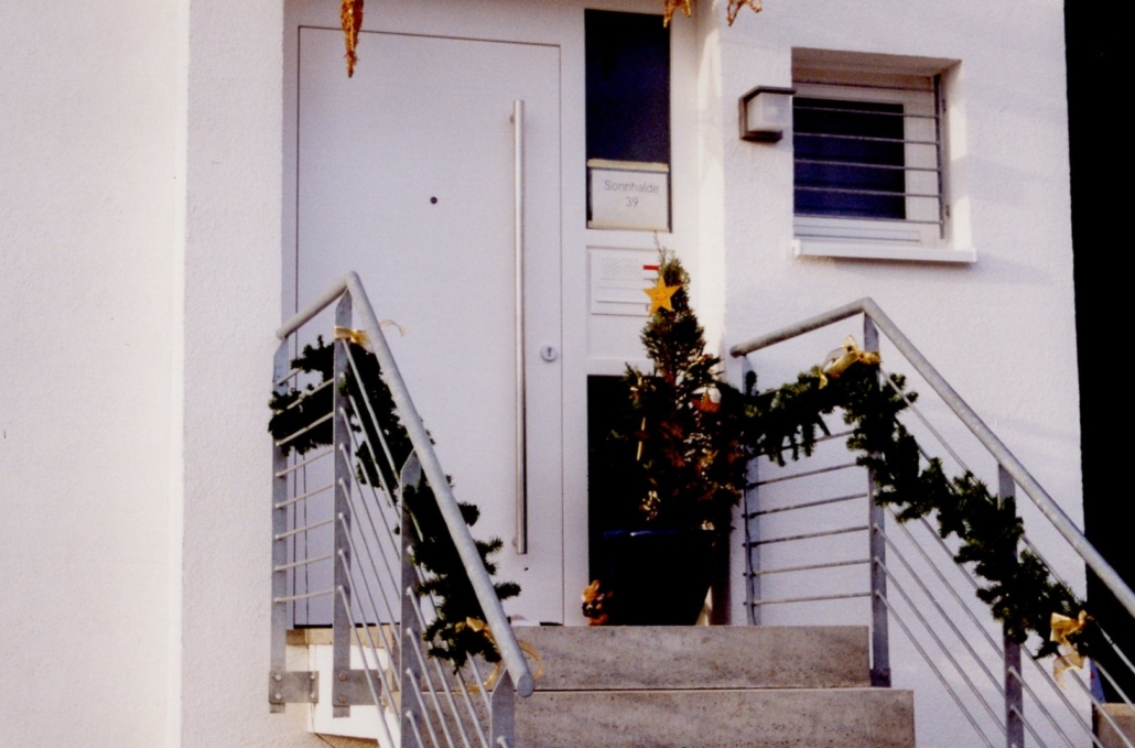 Stara slika bijelih ulaznih vrata